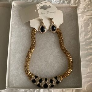 Fashion jewelry necklace and earrings set
